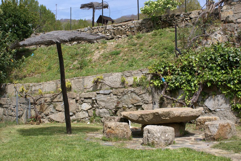 Chozos Rurales El Solitario Banos De Montemayor Exterior photo