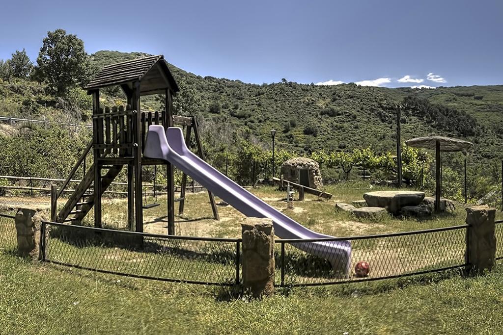 Chozos Rurales El Solitario Banos De Montemayor Exterior photo
